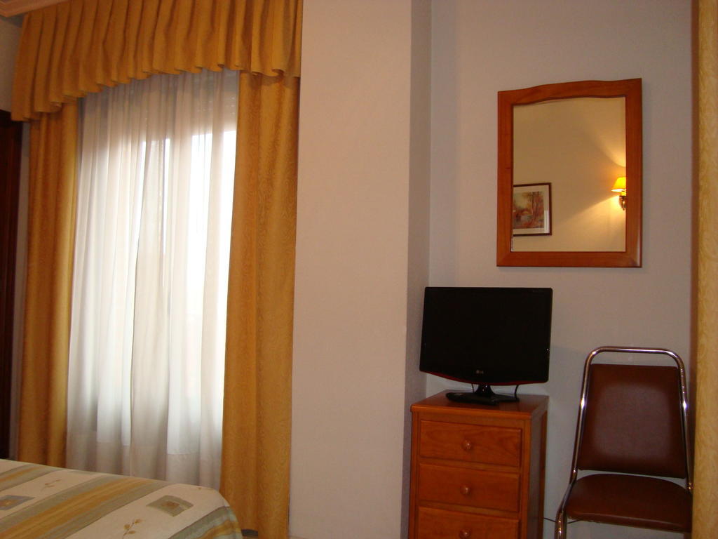 Hostal Universal Benavente Δωμάτιο φωτογραφία